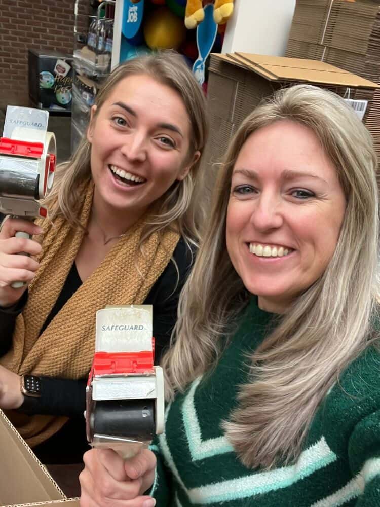 sarah en kim bij jarige job