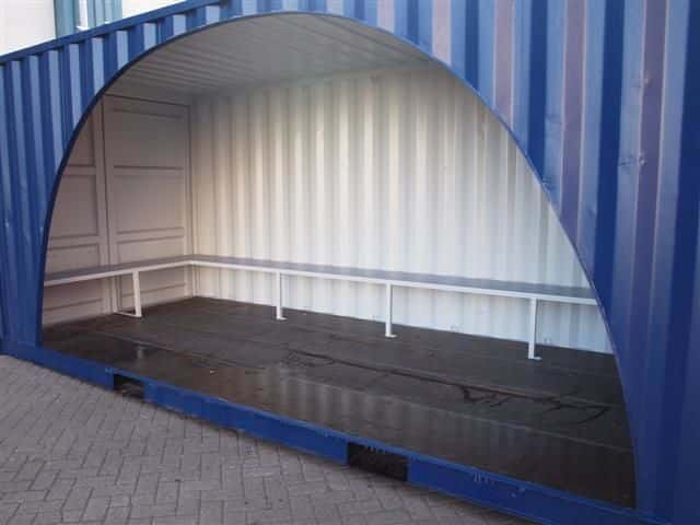 blauwe jongeren container