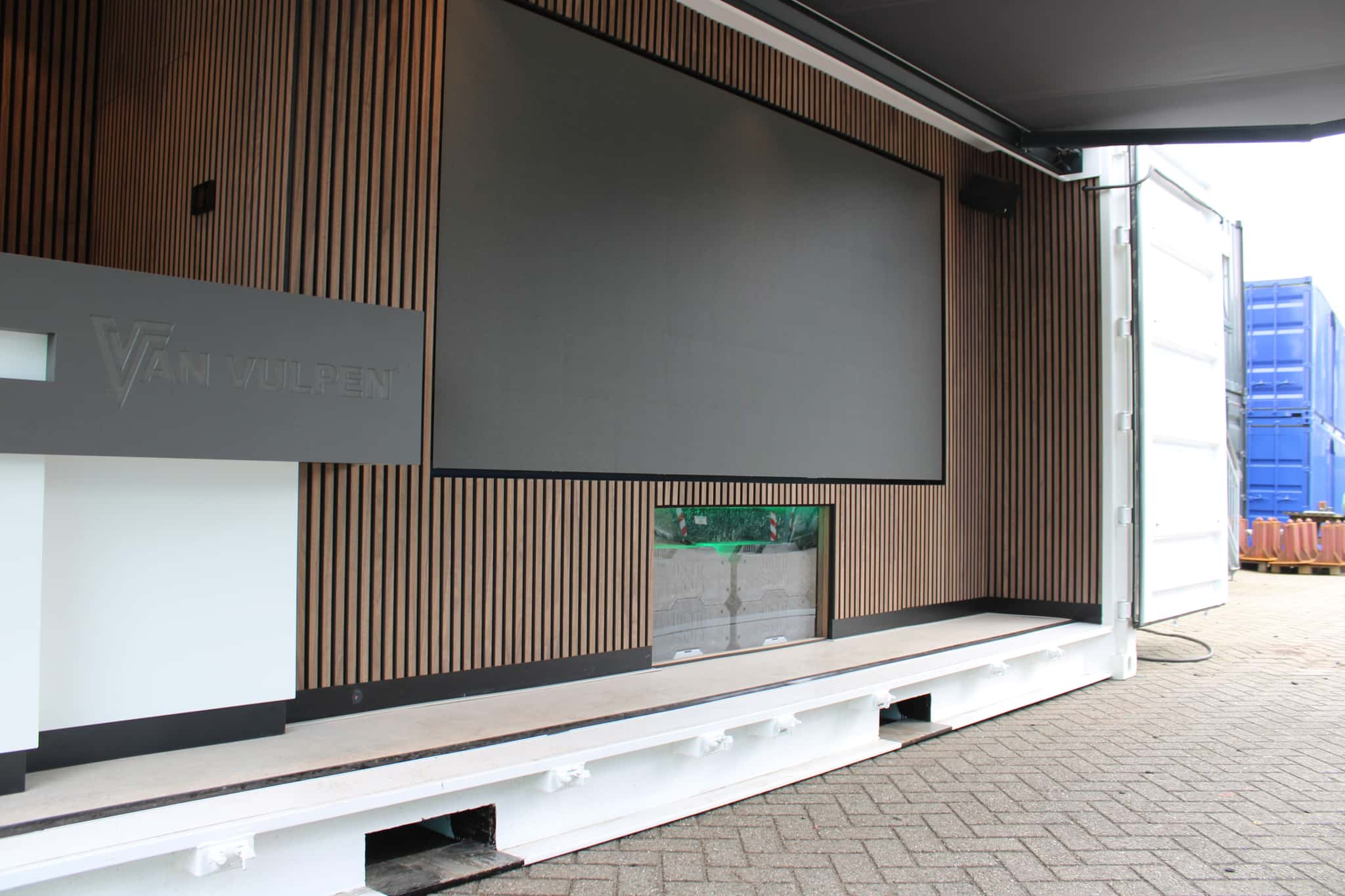 binnenkant showroom container